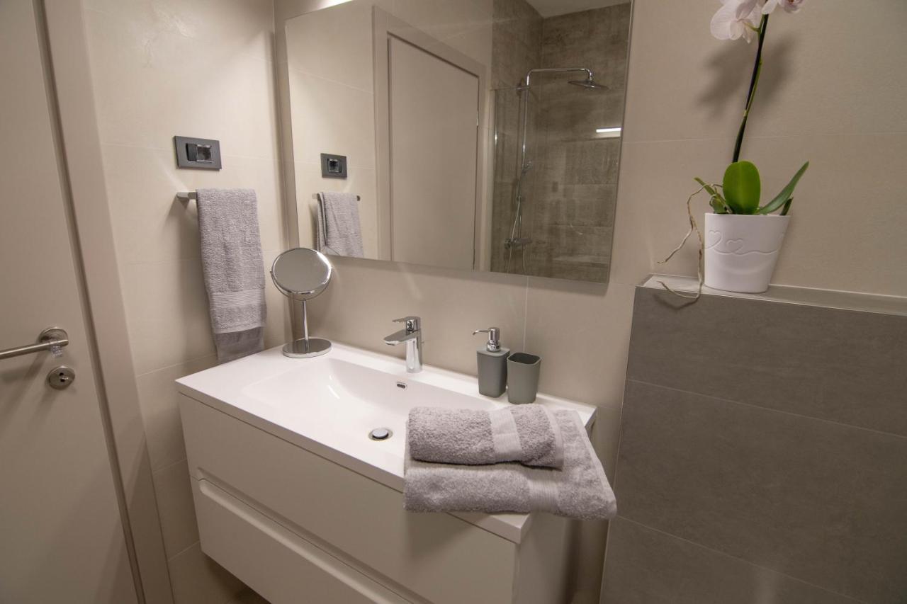 Luxury Apartment Faro With Sea View And Swimming Pool Premantura Luaran gambar